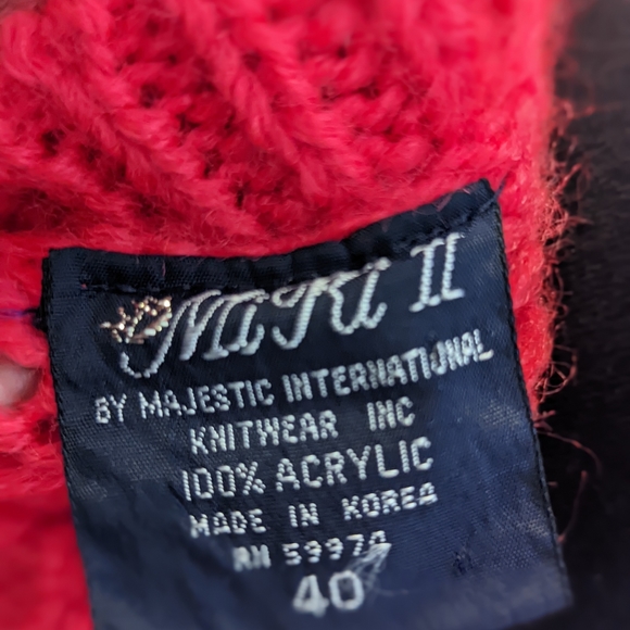 Red Bear Sweater - Picture 6 of 6